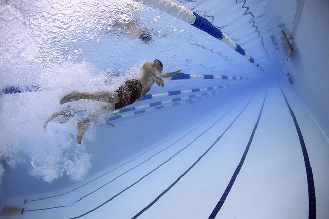 Nuotatori in piscina semiolimpionica a Termoli, corsi e attività al Lido Cala dei Longobardi